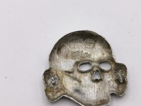 ORIGINAL CUPAL DESCHLER RZM SS VISOR CAP METAL SKULL INSIGNIA WW2 GERMAN NAZI 