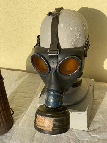 ZYKLON B GAS MASK FROM CONCENTRATION CAMP WAFFEN SS TOTENKOPF CAN CANISTER ORIGINAL