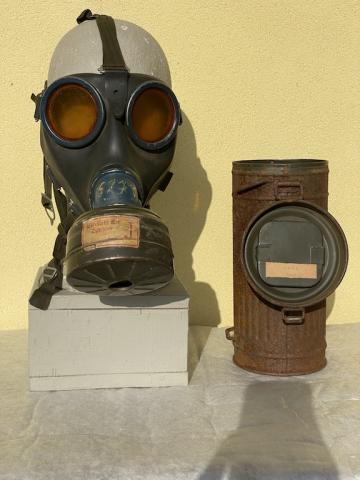 ZYKLON B GAS MASK FROM CONCENTRATION CAMP WAFFEN SS TOTENKOPF CAN CANISTER ORIGINAL