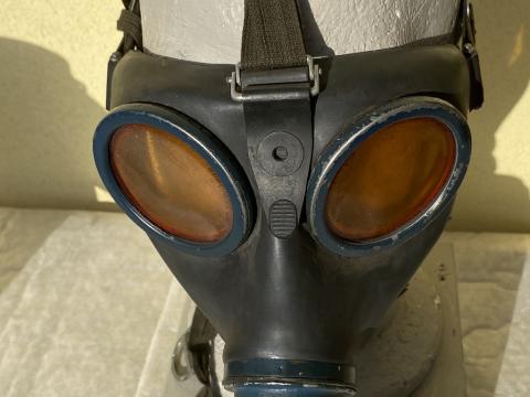 ZYKLON B GAS MASK FROM CONCENTRATION CAMP WAFFEN SS TOTENKOPF CAN CANISTER ORIGINAL