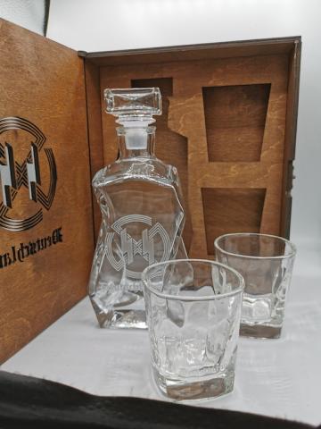 POST WAR 3-PIECES WHISKY SET IN WOODEN CASE STAMPED WAFFEN SS - AMAZE YOUR FRIENDS !!