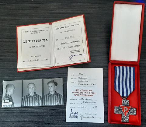 WW2 GERMAN NAZI ORIGINAL INMATE SURVIVOR AUSCHWITZ CONCENTRATION CAMP MEDAL ID MUG PHOTO HOLOCAUST FOR SALE