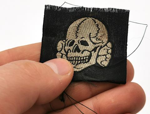 WW2 GERMAN NAZI WAFFEN SS TOTENKOPF M43 CAP SKULL CLOTH INSIGNIA BEVO NCO PATCH TISSUS 