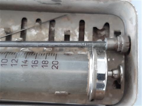 WW2 GERMAN NAZI ATTIC FOUND CONCENTRATION CAMP AUSCHWITZ BLOCK XX MEDICAL INFECTION  SYRINGE WITH TAG