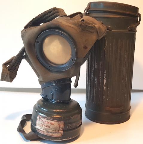 WW2 GERMAN NAZI EXTREMELY RARE GAS MASK FROM AUSCHWITZ CONCENTRATION CAMP WITH ZYKLON B GAS TAG ( DESGESCH ZYKLON B MAKER ) USED BY WAFFEN SS TOTENKOPF GUARD DURING EXTERMINATION - MUSEUM PIECE!!!