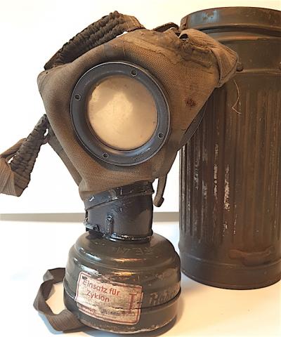 WW2 GERMAN NAZI EXTREMELY RARE GAS MASK FROM AUSCHWITZ CONCENTRATION CAMP WITH ZYKLON B GAS TAG ( DESGESCH ZYKLON B MAKER ) USED BY WAFFEN SS TOTENKOPF GUARD DURING EXTERMINATION - MUSEUM PIECE!!!