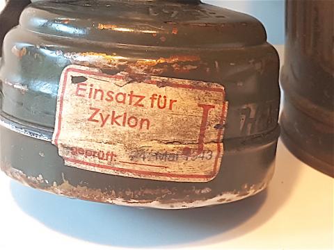 WW2 GERMAN NAZI EXTREMELY RARE GAS MASK FROM AUSCHWITZ CONCENTRATION CAMP WITH ZYKLON B GAS TAG ( DESGESCH ZYKLON B MAKER ) USED BY WAFFEN SS TOTENKOPF GUARD DURING EXTERMINATION - MUSEUM PIECE!!!