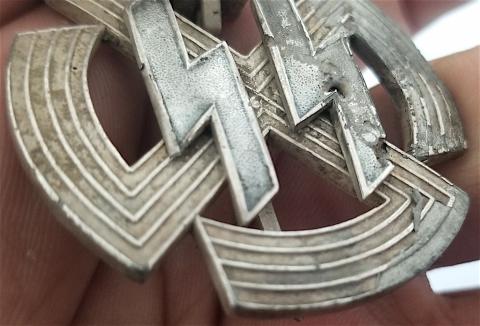 WW2 GERMAN NAZI EXTREMELY RARE WAFFEN SS SPORTS BADGE IN SILVER MEDAL AWARD WITH THE RIGHT RIVETS, MARKED M1/11