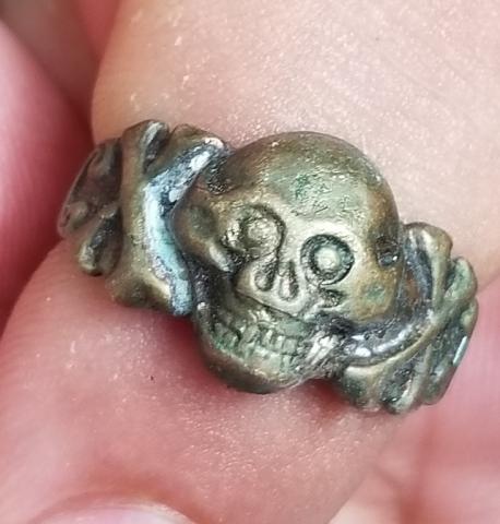 WW2 GERMAN NAZI - FROM A GROUND DUG GUY COLLECTION - WAFFEN SS TOTENKOPF RELIC FOUND RING WITH SKULL & BONES