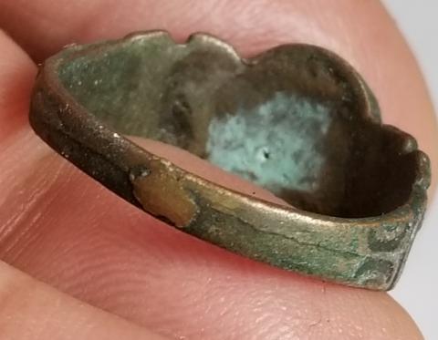 WW2 GERMAN NAZI - FROM A GROUND DUG GUY COLLECTION - WAFFEN SS TOTENKOPF RELIC FOUND RING WITH SKULL & BONES