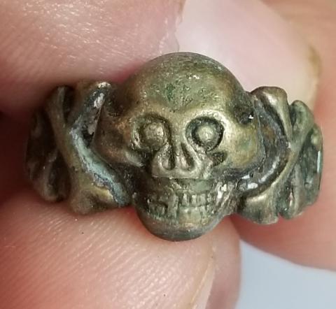 WW2 GERMAN NAZI - FROM A GROUND DUG GUY COLLECTION - WAFFEN SS TOTENKOPF RELIC FOUND RING WITH SKULL & BONES