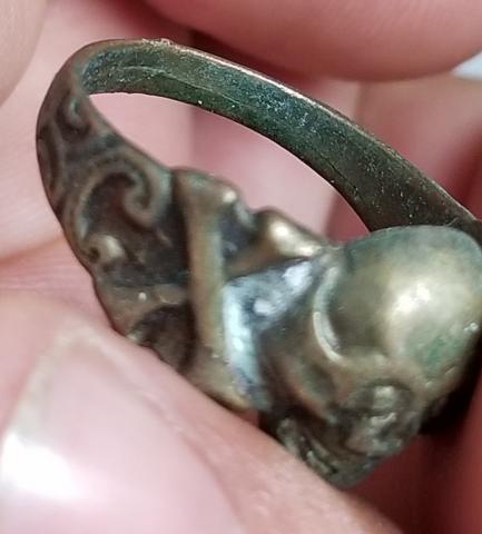 WW2 GERMAN NAZI - FROM A GROUND DUG GUY COLLECTION - WAFFEN SS TOTENKOPF RELIC FOUND RING WITH SKULL & BONES