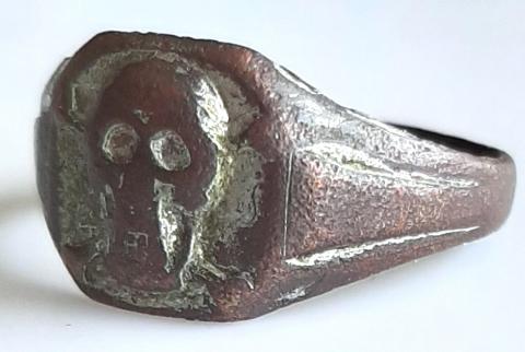 WW2 GERMAN NAZI - FROM A GROUND DUG GUY COLLECTION - WAFFEN SS TOTENKOPF RELIC FOUND SILVER RING WITH SKULL