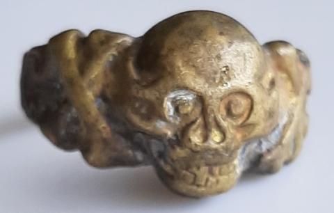 WW2 GERMAN NAZI - FROM A GROUND DUG GUY COLLECTION - WAFFEN SS TOTENKOPF RELIC FOUND RING WITH SKULL