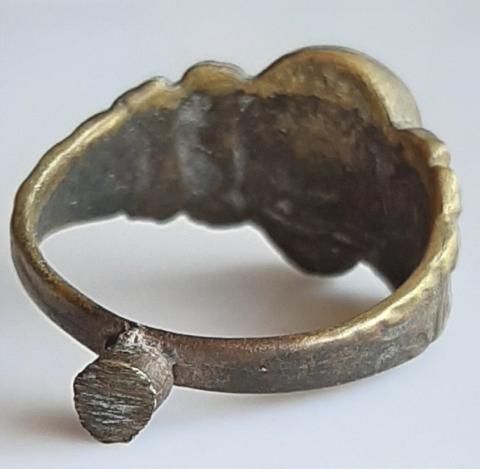 WW2 GERMAN NAZI - FROM A GROUND DUG GUY COLLECTION - WAFFEN SS TOTENKOPF RELIC FOUND RING WITH SKULL WW2 GERMAN NAZI - FROM A GROUND DUG GUY COLLECTION - WAFFEN SS TOTENKOPF RELIC FOUND RING WITH SKULL
