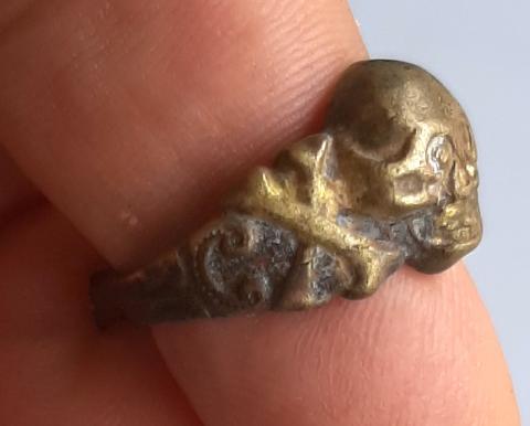 WW2 GERMAN NAZI - FROM A GROUND DUG GUY COLLECTION - WAFFEN SS TOTENKOPF RELIC FOUND RING WITH SKULL WW2 GERMAN NAZI - FROM A GROUND DUG GUY COLLECTION - WAFFEN SS TOTENKOPF RELIC FOUND RING WITH SKULL