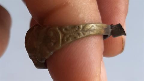 WW2 GERMAN NAZI - FROM A GROUND DUG GUY COLLECTION - WAFFEN SS TOTENKOPF RELIC FOUND RING WITH SKULL WW2 GERMAN NAZI - FROM A GROUND DUG GUY COLLECTION - WAFFEN SS TOTENKOPF RELIC FOUND RING WITH SKULL