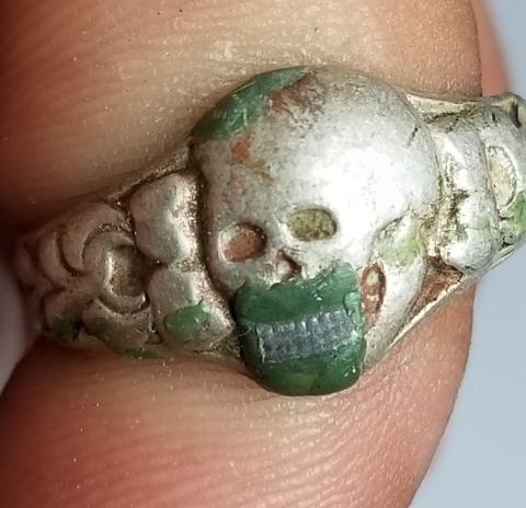 WW2 GERMAN NAZI - FROM A GROUND DUG GUY COLLECTION - WAFFEN SS TOTENKOPF RELIC FOUND SILVER RING WITH SKULL & MARKED