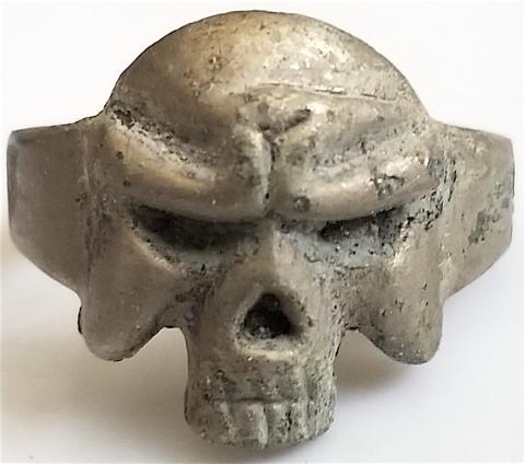 WW2 GERMAN NAZI - FROM A GROUND DUG GUY COLLECTION - WAFFEN SS TOTENKOPF RELIC FOUND SILVER RING WITH SKULL