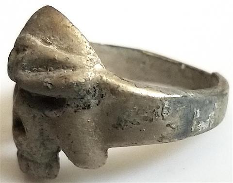 WW2 GERMAN NAZI - FROM A GROUND DUG GUY COLLECTION - WAFFEN SS TOTENKOPF RELIC FOUND SILVER RING WITH SKULL