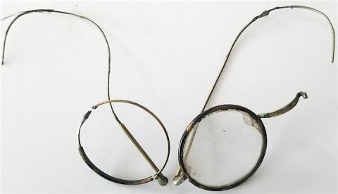 WW2 GERMAN NAZI HOLOCAUST CONCENTRATION CAMP AUSCHWITZ JEWISH INMATE PERSONAL BELONGINGS GLASSES