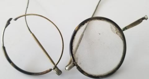 WW2 GERMAN NAZI HOLOCAUST CONCENTRATION CAMP AUSCHWITZ JEWISH INMATE PERSONAL BELONGINGS GLASSES