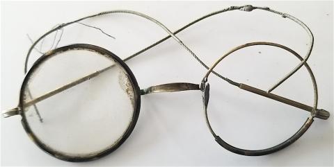 WW2 GERMAN NAZI HOLOCAUST CONCENTRATION CAMP AUSCHWITZ JEWISH INMATE PERSONAL BELONGINGS GLASSES