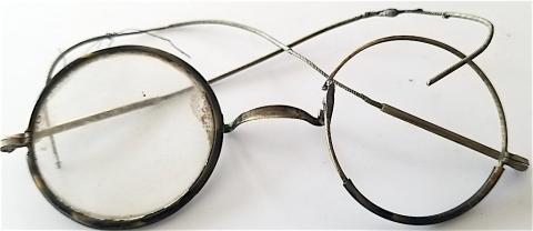 WW2 GERMAN NAZI HOLOCAUST CONCENTRATION CAMP AUSCHWITZ JEWISH INMATE PERSONAL BELONGINGS GLASSES