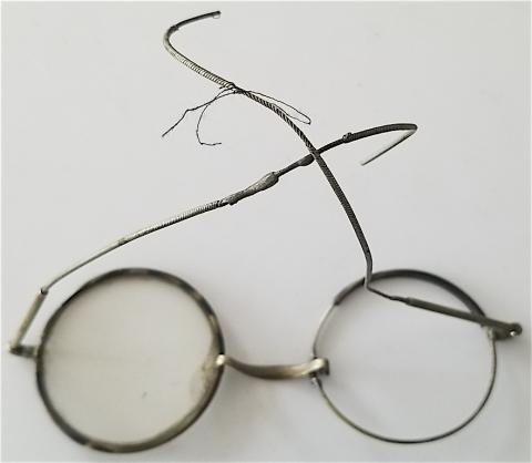 WW2 GERMAN NAZI HOLOCAUST CONCENTRATION CAMP AUSCHWITZ JEWISH INMATE PERSONAL BELONGINGS GLASSES