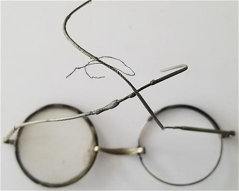 WW2 GERMAN NAZI HOLOCAUST CONCENTRATION CAMP AUSCHWITZ JEWISH INMATE PERSONAL BELONGINGS GLASSES