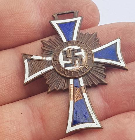 WW2 GERMAN NAZI MOTHER CROSS IN BRONZE MEDAL AWARD WITH SWASTIKA