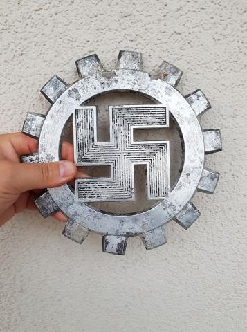 WW2 GERMAN NAZI NICE 8" RAD - DAF SWASTIKA PLATE SIGN COGWHEEL ALUMINIUM