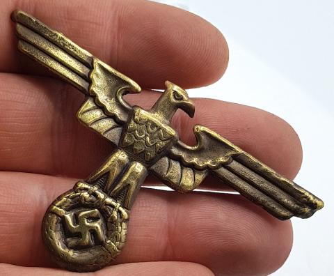 WW2 GERMAN NAZI NICE GOLD EAGLE CAP INSIGNIA WITH BOTH PRONGS