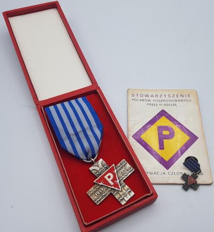 WW2 GERMAN NAZI NICE GROUPING OF A WOMAN WHO SURVIVED CONCENTRATION CAMP AUSCHWITZ HOLOCAUST - CASED MEDAL + MINIATURE + ID WITH PHOTO