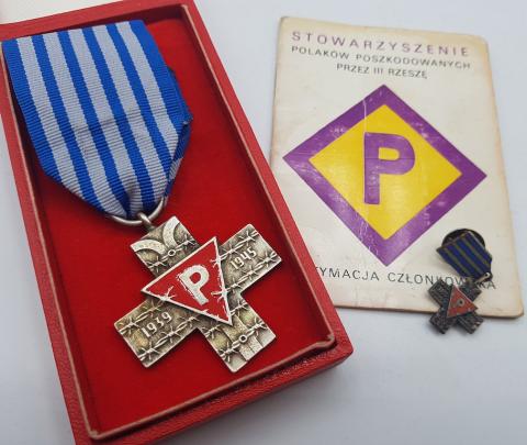 WW2 GERMAN NAZI NICE GROUPING OF A WOMAN WHO SURVIVED CONCENTRATION CAMP AUSCHWITZ HOLOCAUST - CASED MEDAL + MINIATURE + ID WITH PHOTO