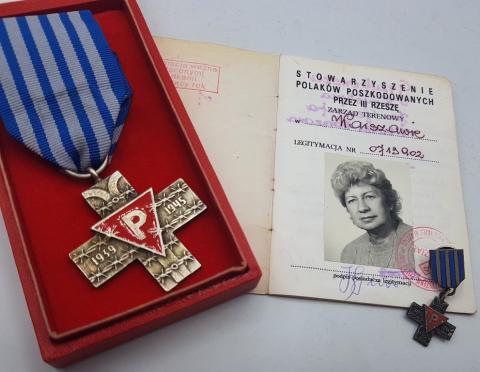 WW2 GERMAN NAZI NICE GROUPING OF A WOMAN WHO SURVIVED CONCENTRATION CAMP AUSCHWITZ HOLOCAUST - CASED MEDAL + MINIATURE + ID WITH PHOTO