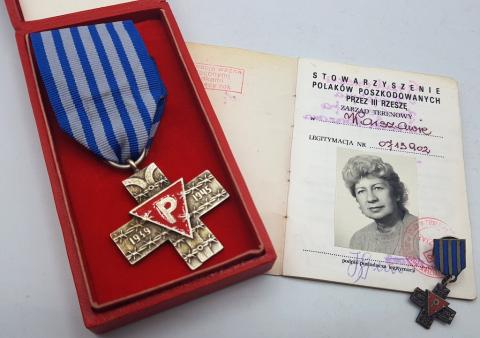 WW2 GERMAN NAZI NICE GROUPING OF A WOMAN WHO SURVIVED CONCENTRATION CAMP AUSCHWITZ HOLOCAUST - CASED MEDAL + MINIATURE + ID WITH PHOTO