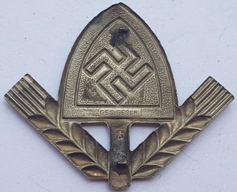 WW2 GERMAN NAZI NICE RAD METAL INSIGNIA WITH MAKER MARK ON THE BACK