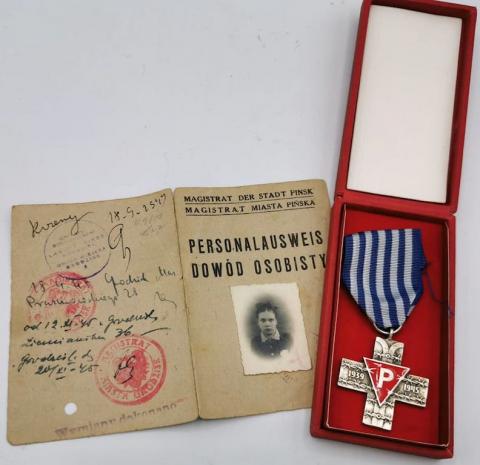 WW2 GERMAN NAZI HOLOCAUST AUSCHWITZ CONCENTRATION CAMP INMATE SURVIVOR MEDAL ID AUSWEIS