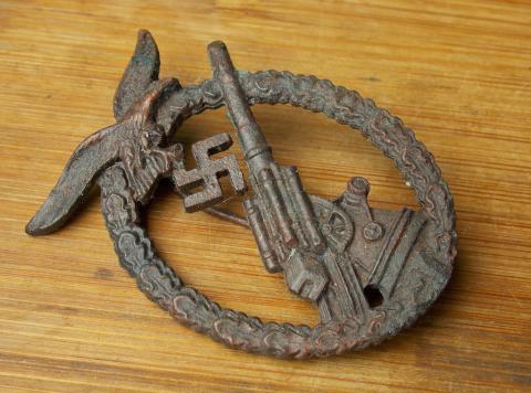 WW2 GERMAN NAZI RARE LUFTWAFFE FLAK BADGE MEDAL AWARD GROUND DUG FOUND RELIC MARKED ON THE BACK