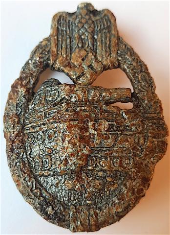 WW2 GERMAN NAZI RELIC FOUND IN BATTLEFIELD KURLAND - PANZER TANK BADGE MEDAL AWARD - WAFFEN SS TOTENKOPF - WEHRMACHT