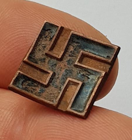 WW2 GERMAN NAZI RELIC FOUND HITLER YOUTH SWASTIKA PIN - HITLERJUGEND HJ DJ 