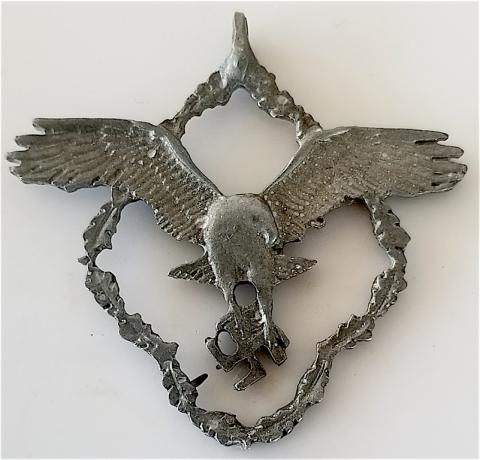 WW2 GERMAN NAZI ***REPLIKA*** LUFTWAFFE PENDANT WITH THIRD REICH EAGLE AND SWASTIKA PILOT FLAK