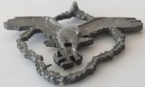 WW2 GERMAN NAZI ***REPLIKA*** LUFTWAFFE PENDANT WITH THIRD REICH EAGLE AND SWASTIKA PILOT FLAK