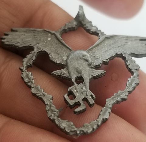 WW2 GERMAN NAZI ***REPLIKA*** LUFTWAFFE PENDANT WITH THIRD REICH EAGLE AND SWASTIKA PILOT FLAK