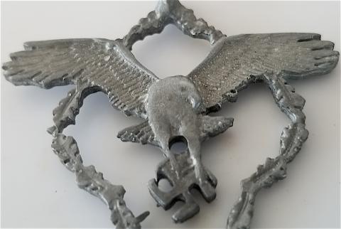 WW2 GERMAN NAZI ***REPLIKA*** LUFTWAFFE PENDANT WITH THIRD REICH EAGLE AND SWASTIKA PILOT FLAK