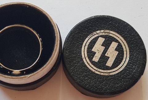 WW2 GERMAN NAZI ***REPLIKA*** OF THE WAFFEN SS TOTENKOPF HIMMLER HONOR RING IN CASE - EXACT REPLIKA