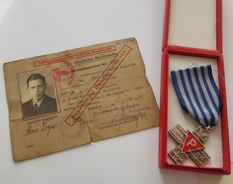 WW2 GERMAN NAZI UNIQUE HOLOCAUST CONCENTRATION CAMP AUSCHWITZ BIRKENAU INMATE SURVIVOR ID + COMMEMORATIVE POLISH MEDAL AWARD IN CASE
