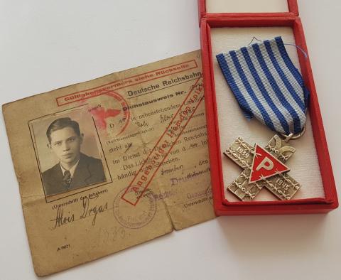 WW2 GERMAN NAZI UNIQUE HOLOCAUST CONCENTRATION CAMP AUSCHWITZ BIRKENAU INMATE SURVIVOR ID + COMMEMORATIVE POLISH MEDAL AWARD IN CASE