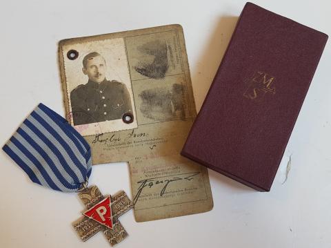 WW2 GERMAN NAZI UNIQUE HOLOCAUST CONCENTRATION CAMP AUSCHWITZ BIRKENAU INMATE SURVIVOR ID + COMMEMORATIVE POLISH MEDAL AWARD IN CASE